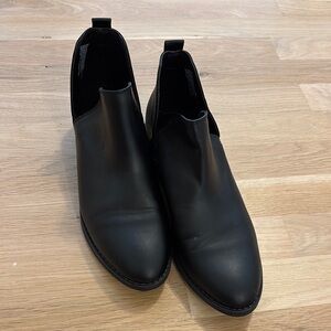 Universal Thread Black Ankle Boots